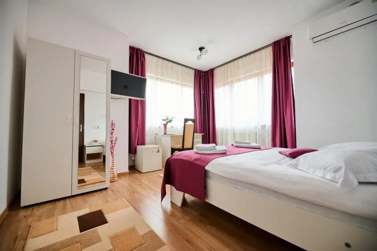 Camera dublă cu pat matrimonial — Kenza, Târgu Mureș, Mureș