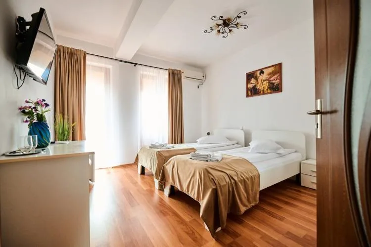 Suite cu 2 paturi matrimoniale — Kenza, Târgu Mureș, Mureș