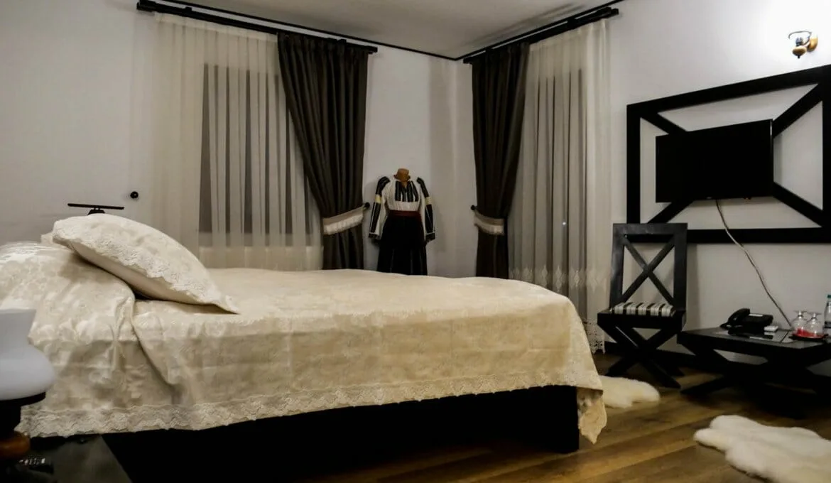 Camera Traditional — Câmpia Soarelui, Apa Neagră, Gorj