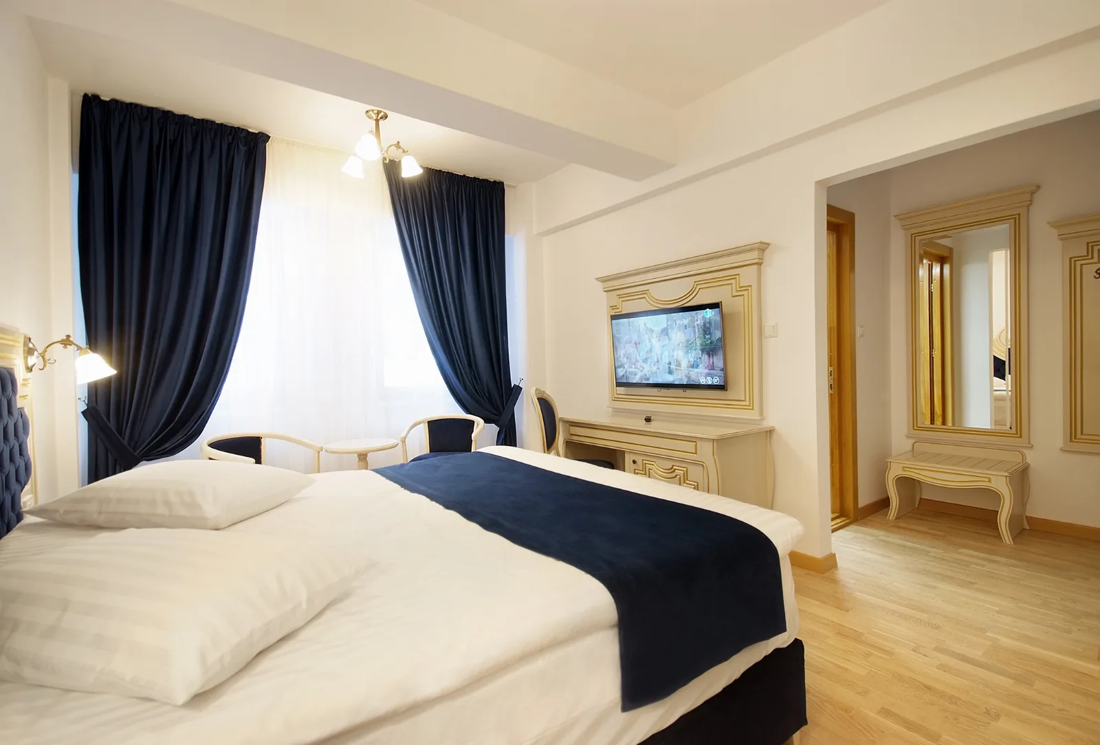Cameră Dublă Matrimonială pat Queen size — Complex Panoramic, Slănic-Moldova, Bacău