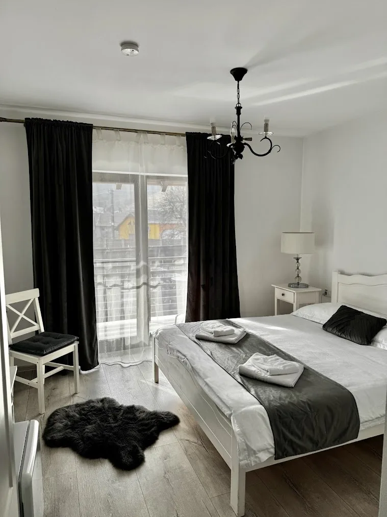 Camera dublă cu balcon nr 3 — Casa Artemis, Pianu de Sus, Alba