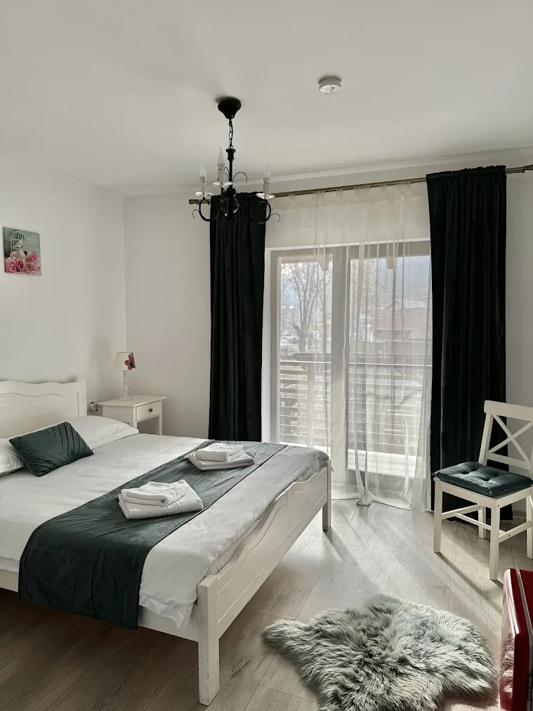 Camera dublă cu balcon nr 2 — Casa Artemis, Pianu de Sus, Alba