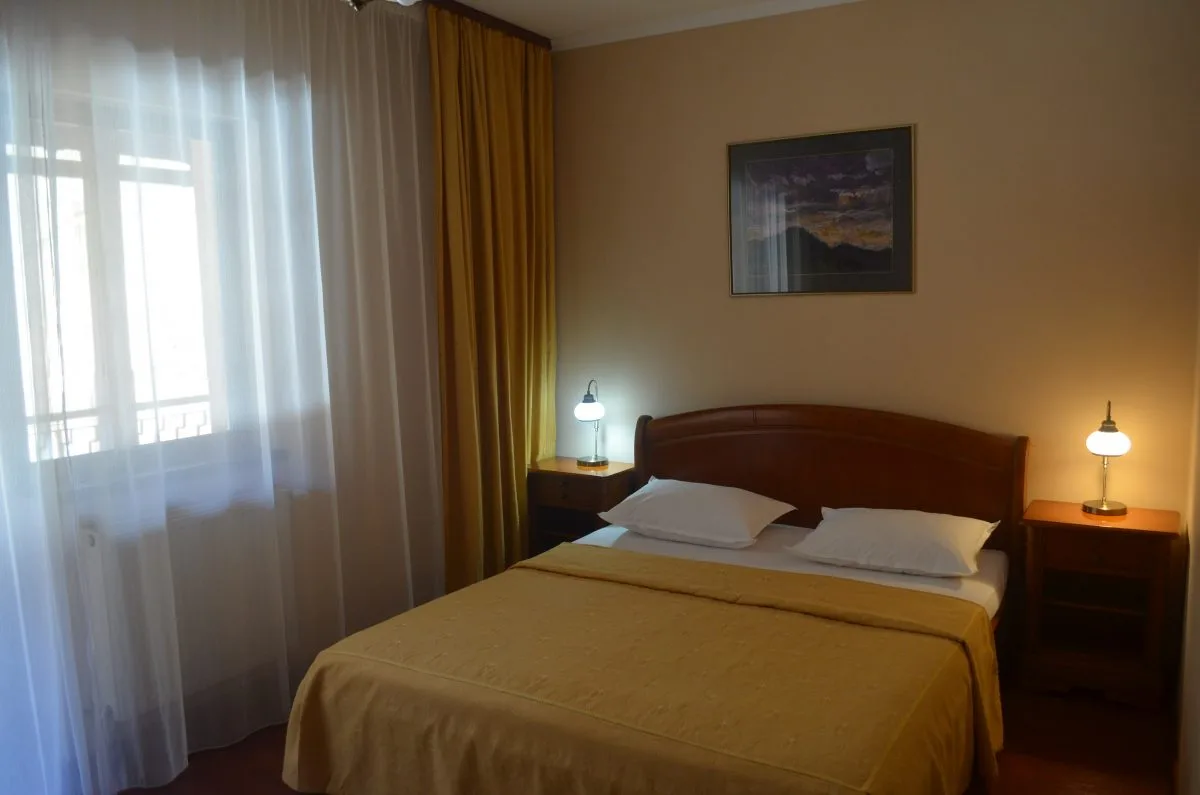 Camera matrimoniala stil — Măgura, Baia Mare, Maramureș