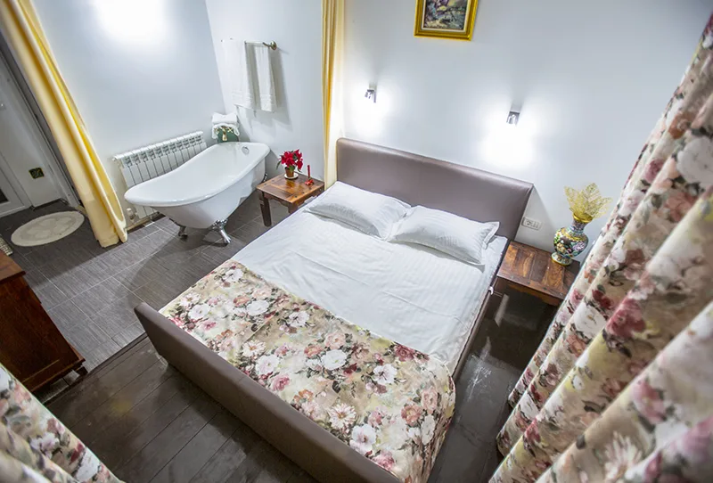 Casuta in copac 2 — Rapsodia, Suceava, Suceava
