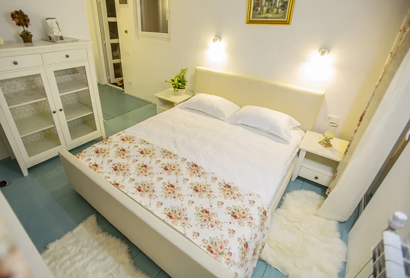 Casuta in copac 1 — Rapsodia, Suceava, Suceava