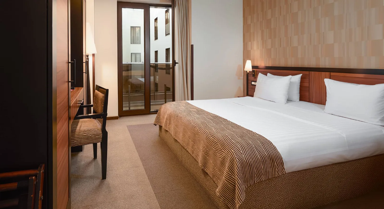 Standard Double Room with Atrium view — Europa Royale Bucharest, București, București