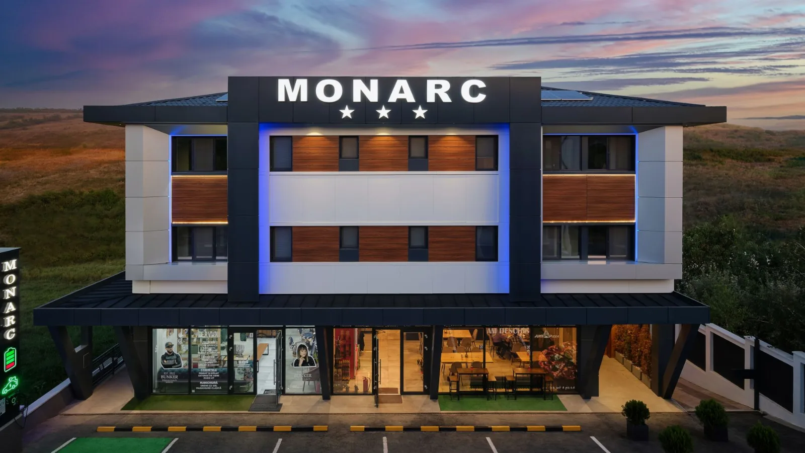 Monarc Boutique ApartHotel