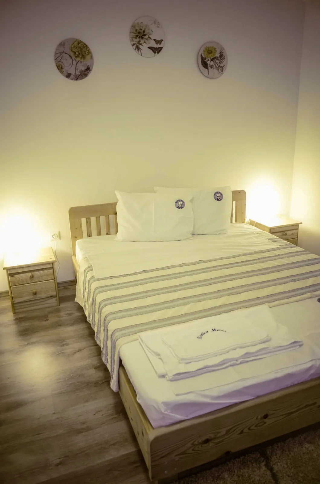 Queen Size Bedroom pentru birdwatchers — Bunica Maria - Guest House For Birders, Mahmudia, Tulcea