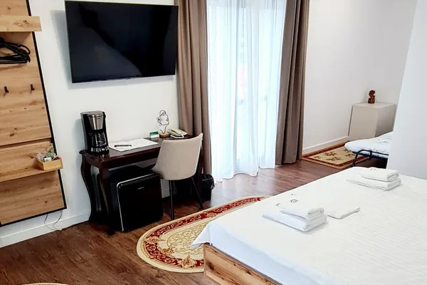 Cameră Tripla — Hotel B4, Oradea, Bihor