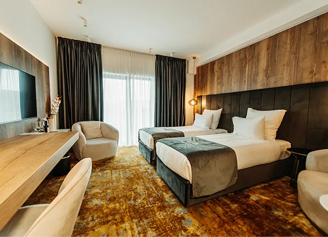 Cameră Twin cu Balcon — Hotel IZA, Sighetu Marmației, Maramureș