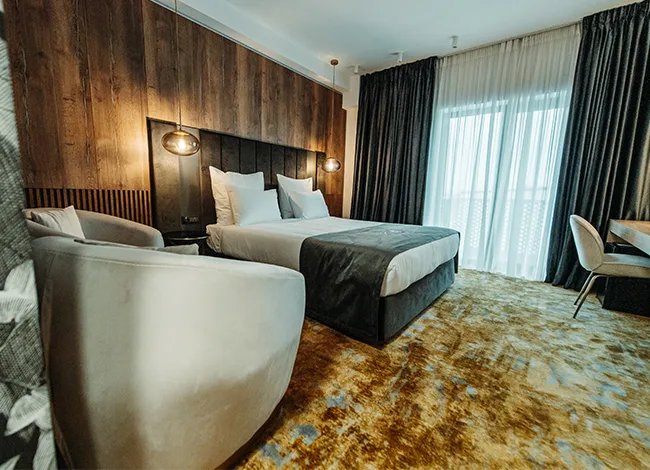 Cameră Dublă Exclusive cu Balcon — Hotel IZA, Sighetu Marmației, Maramureș