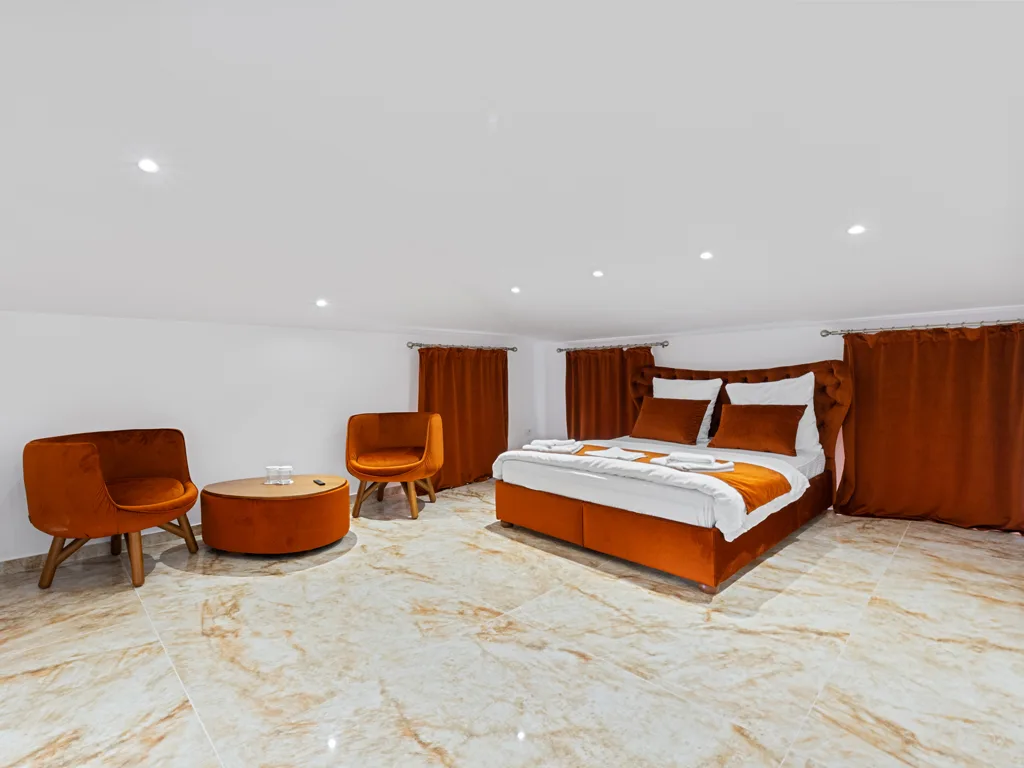 Orange Room — Transylvania House, Avrămești, Alba