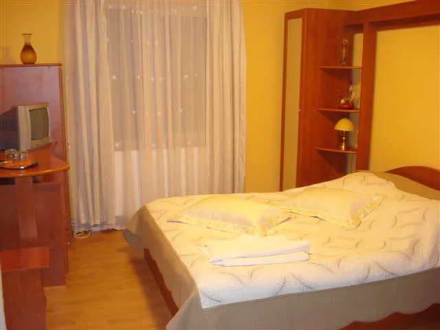 Camera 1 — Casa Enescu, Moeciu, Brașov