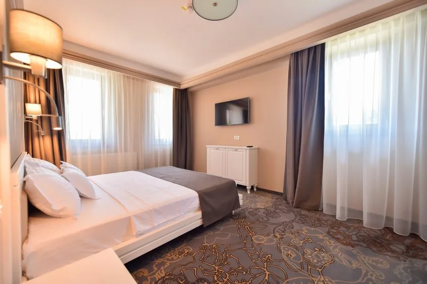 Apartament Junior Suite Orientat Cu Vedere Spre Lac — Scapino, Mamaia, Constanța