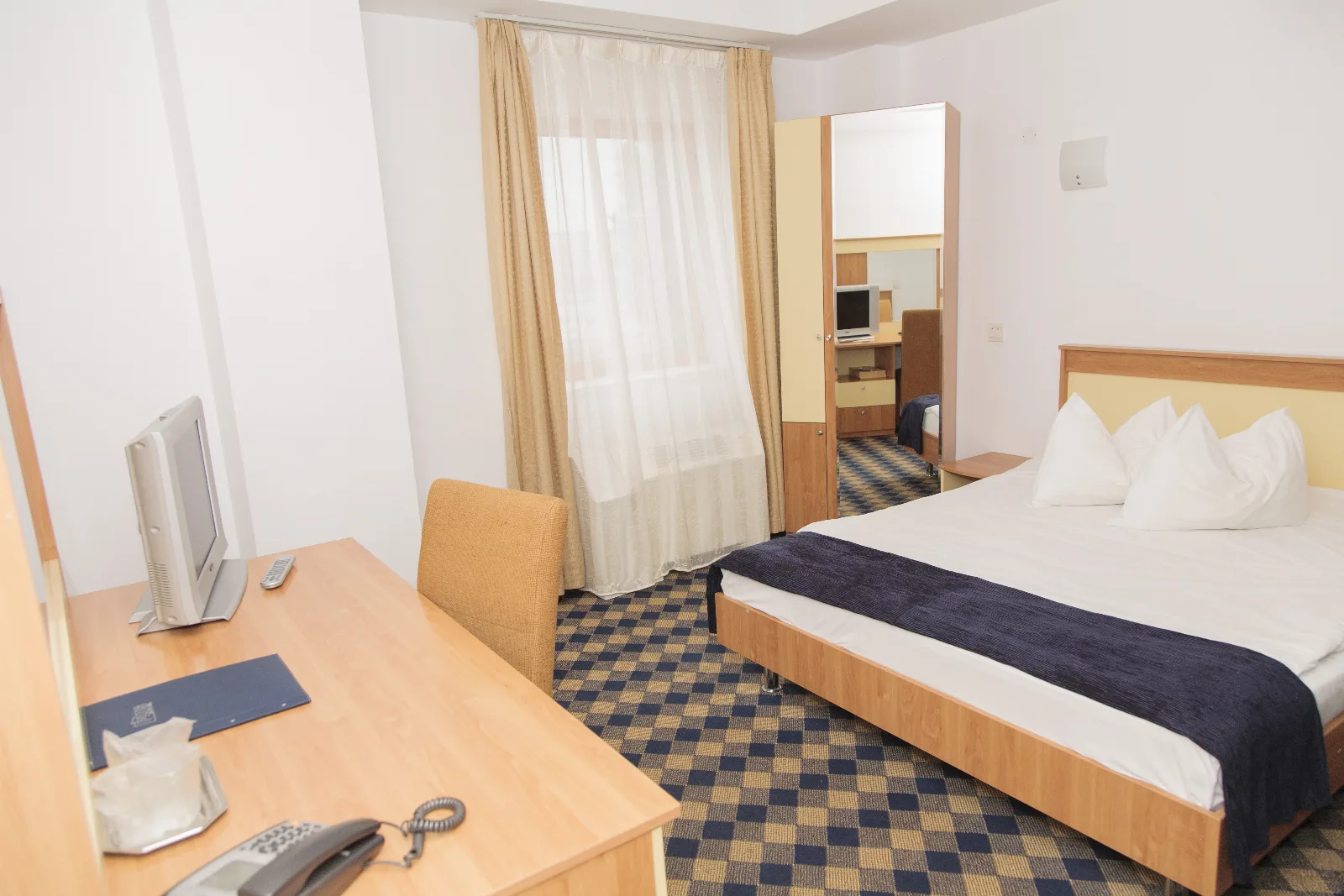 Plus Hotel