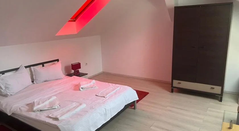 Dubla cu pat matrimonial — Dennis, Mediaș, Sibiu
