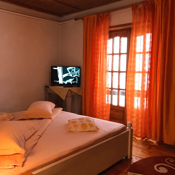 Camera Orange — Rem's, Râșnov, Brașov