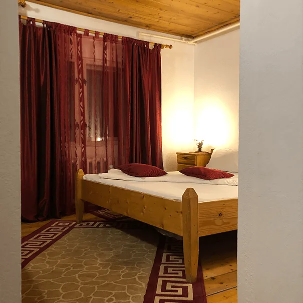 Camera Pin — Rem's, Râșnov, Brașov