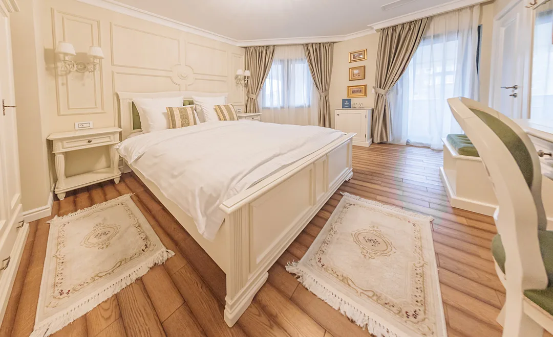 Cameră Queen — Grant, Arad, Arad