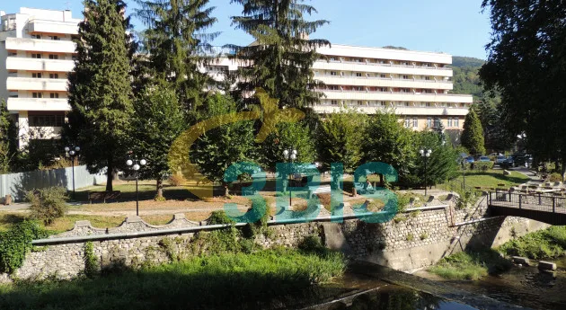 Dublă 2 adulți nerenovată fără balcon (Corp C) — Hotel Parang, Băile Olănești, Vâlcea
