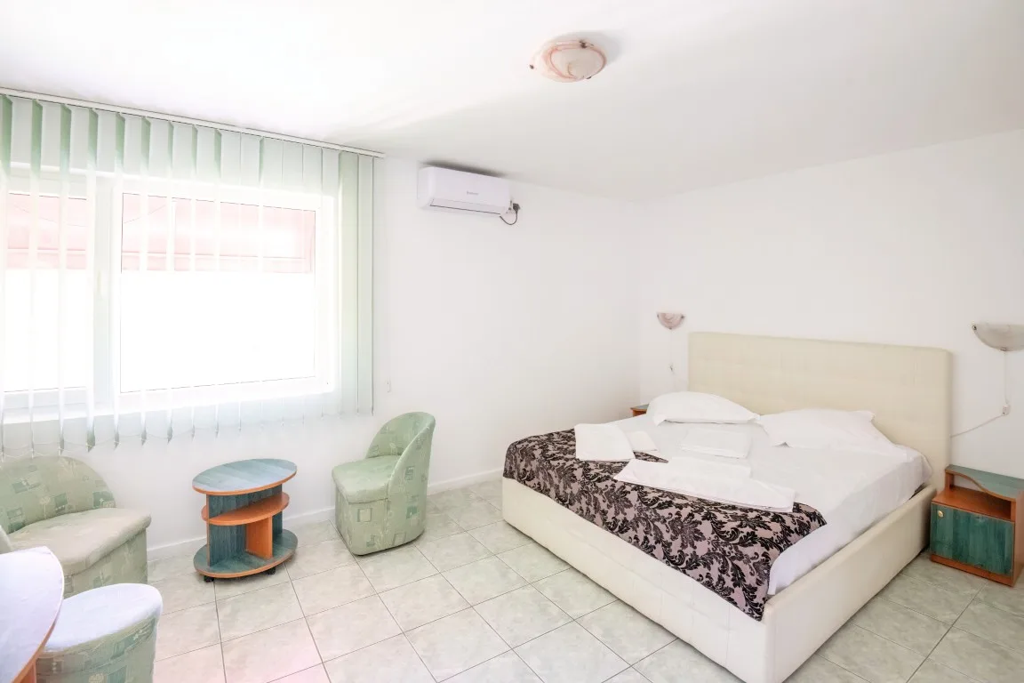 Cameră triplă fără balcon — Complex Tismana, Jupiter, Constanța