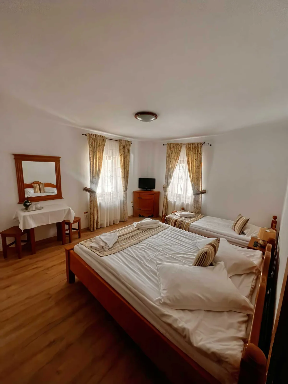 Camera Tripla — Popasul Craiului, Zărnești, Brașov