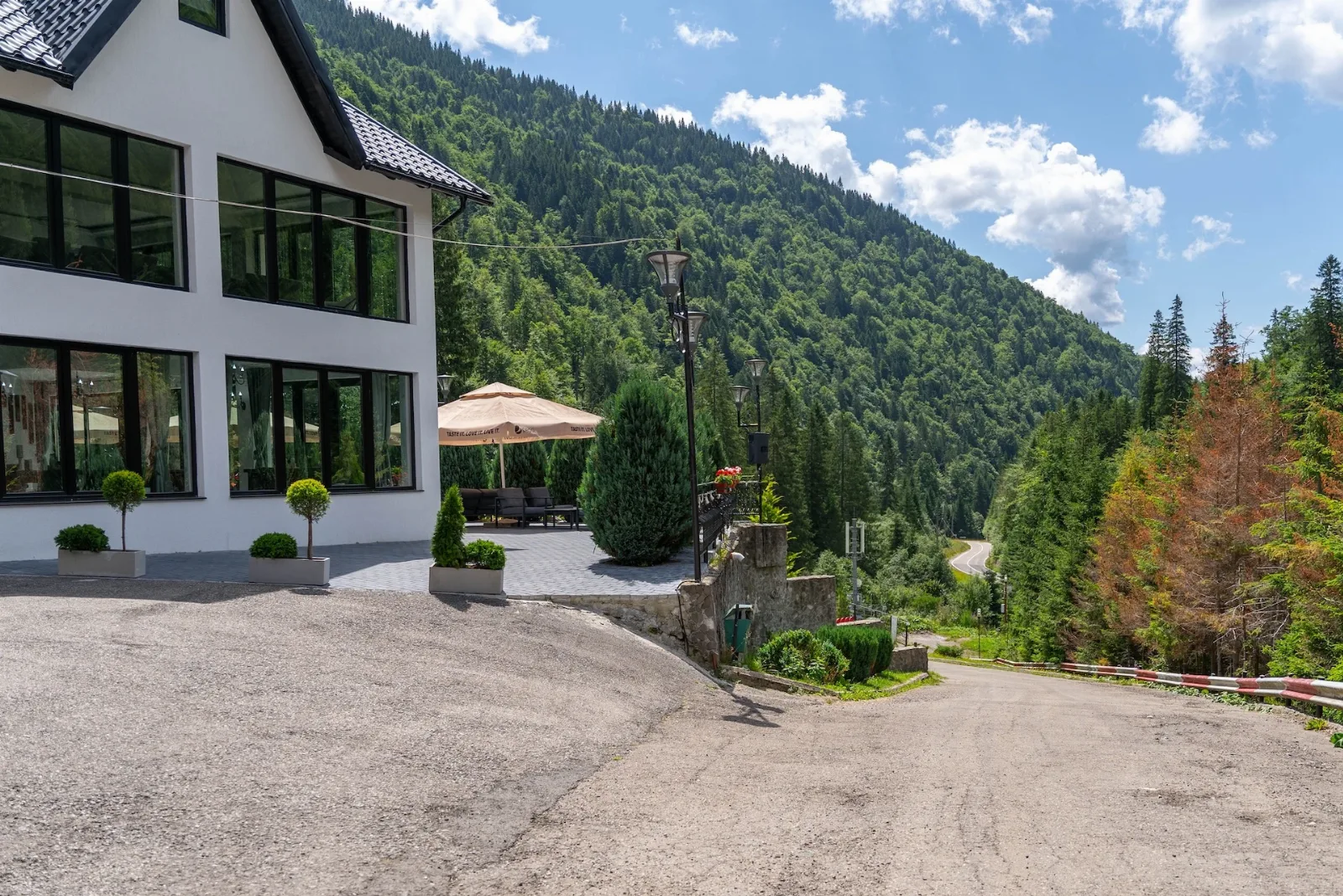 Hotel Piscul Negru