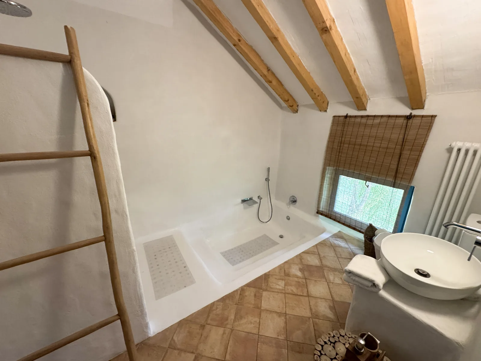 Camera tripla "Casa batraneasca" — 5 Chirpici, Murighiol, Tulcea