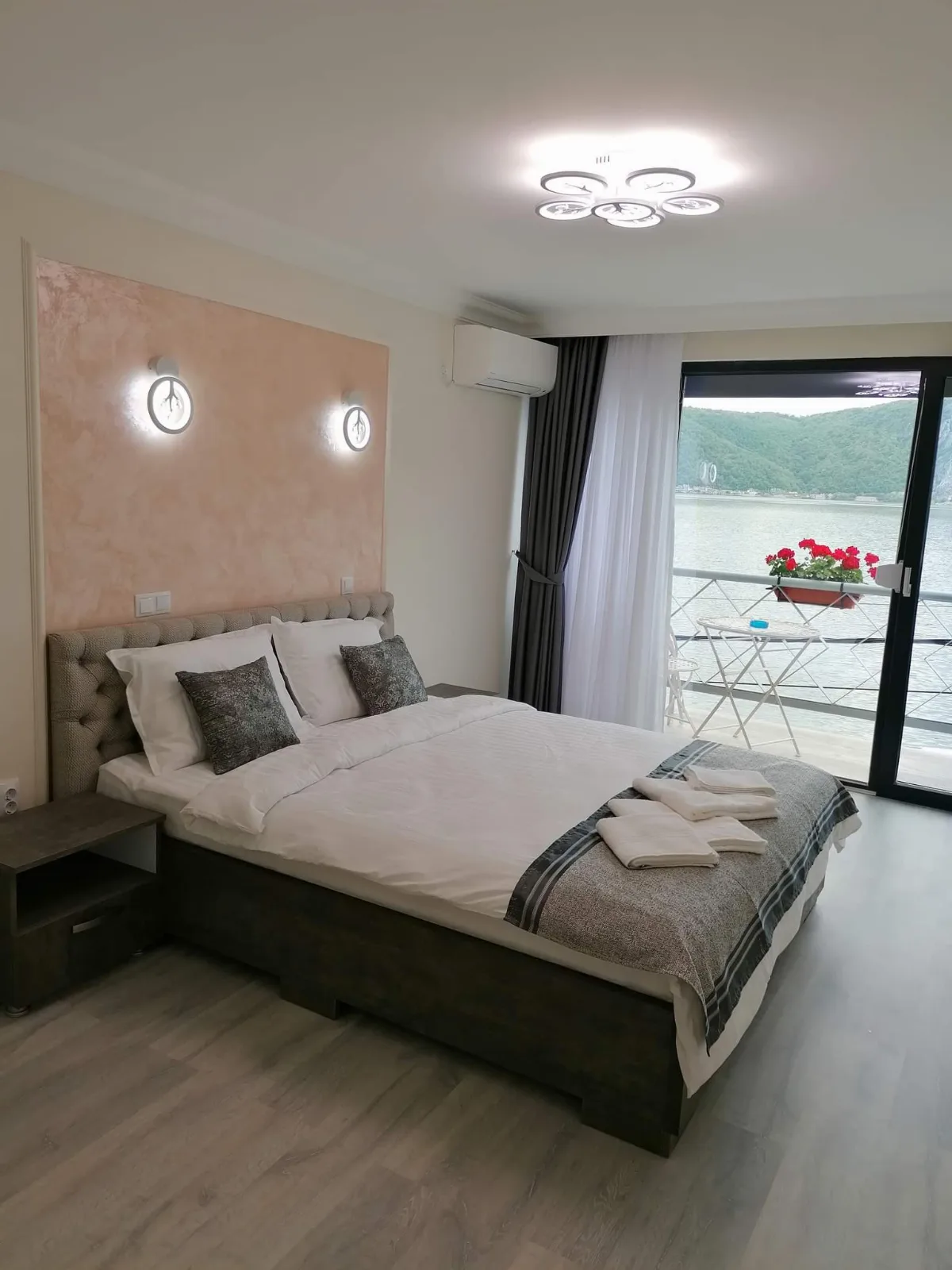 Camera nr. 4 - etaj 2 — Casa Edy, Dubova, Mehedinți