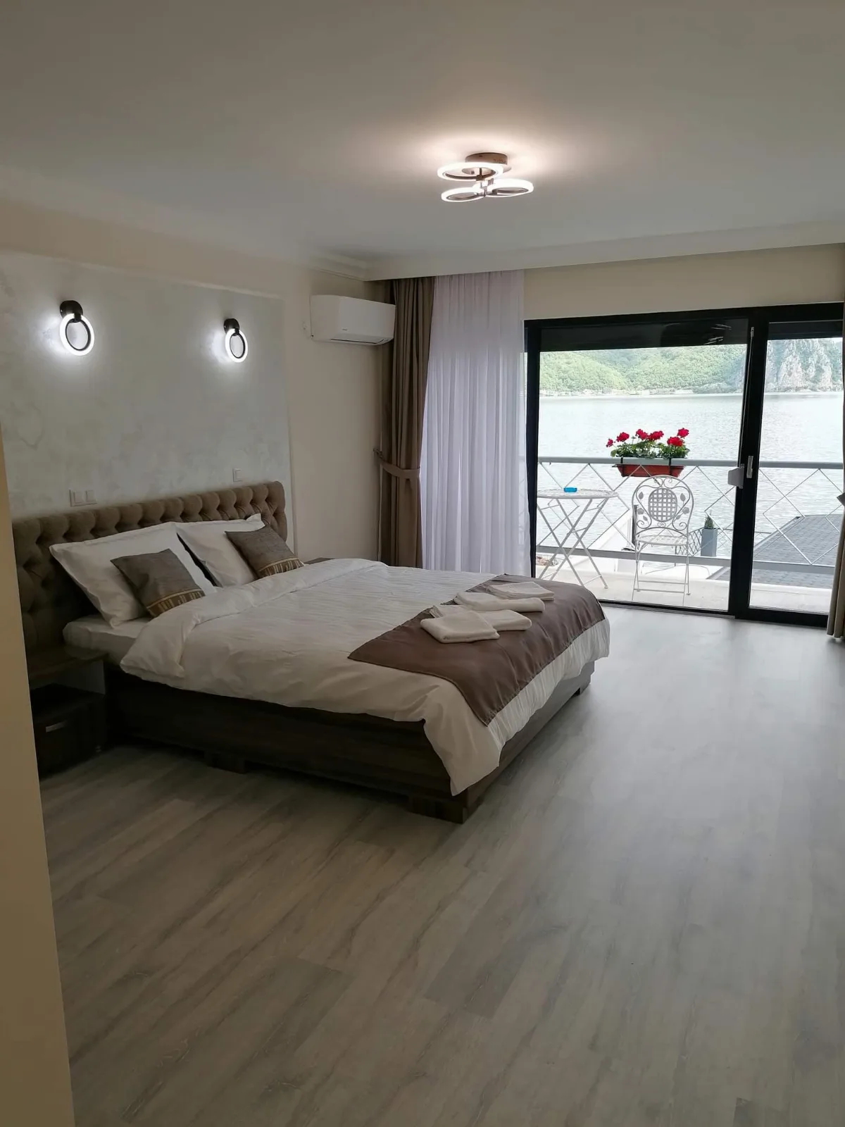 Camera nr. 3 - etaj 1 — Casa Edy, Dubova, Mehedinți