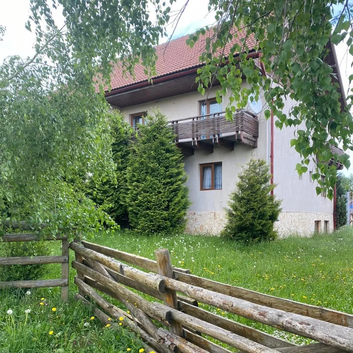 Casa doi schiori Sirnea