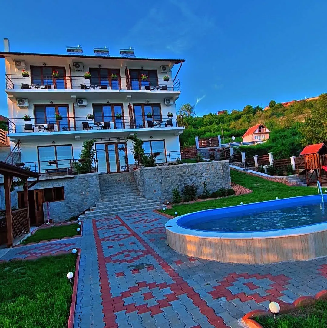 CASA LYR