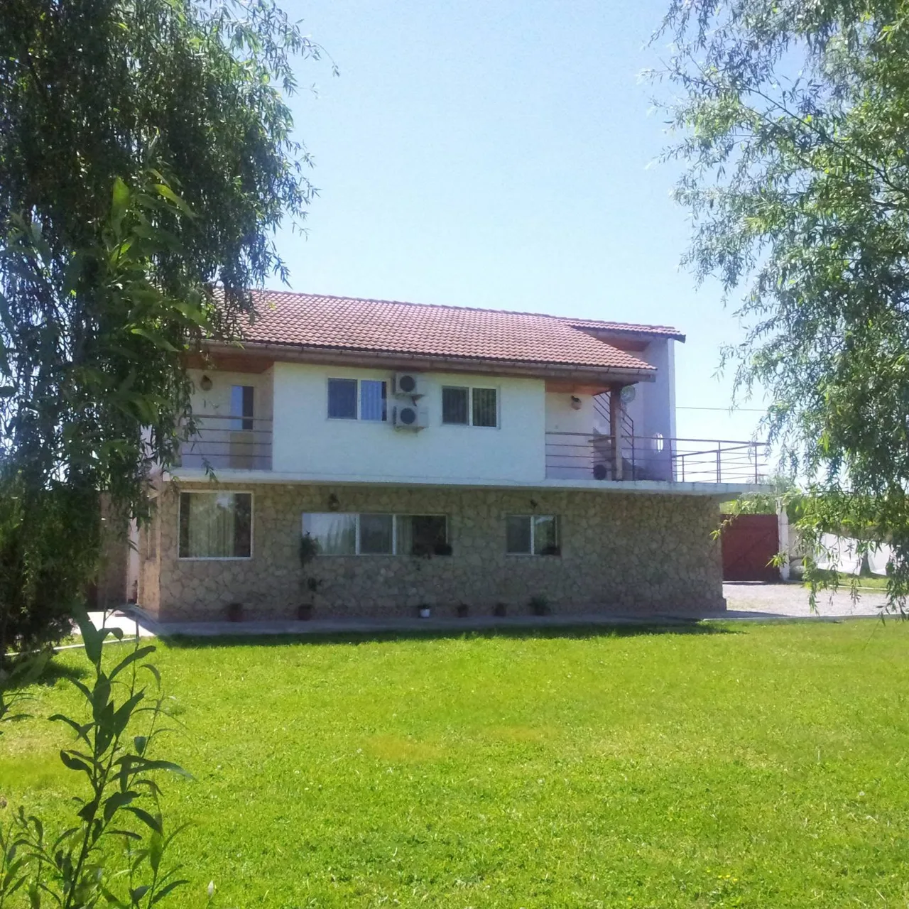 Complex vile Balteni